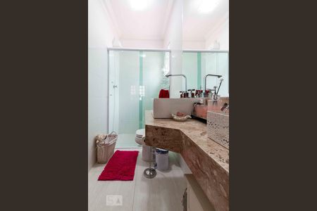 Casa à venda com 210m², 2 quartos e 2 vagasBanheiro Quarto 1 - Suite