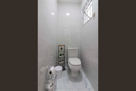 Casa à venda com 210m², 2 quartos e 2 vagasLavabo 