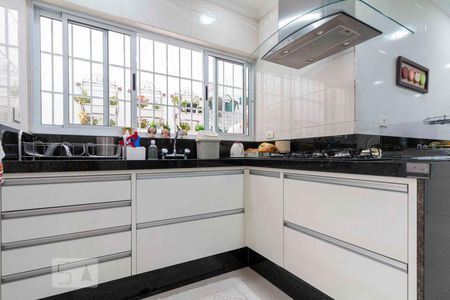 Casa à venda com 210m², 2 quartos e 2 vagasCozinha