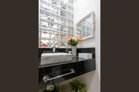 Casa à venda com 210m², 2 quartos e 2 vagasLavabo 