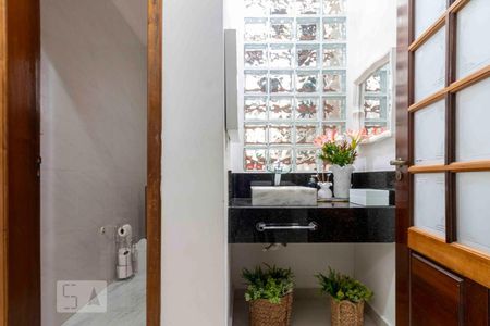 Casa à venda com 210m², 2 quartos e 2 vagasLavabo 