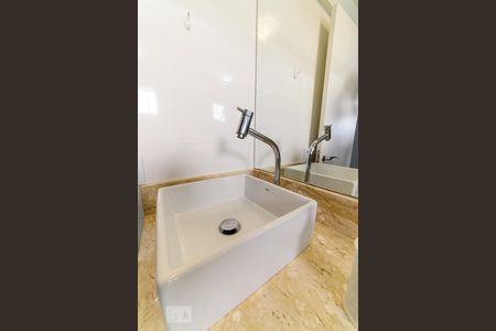 Apartamento para alugar com 70m², 2 quartos e 1 vagaBanheiro da Suíte - Detalhes