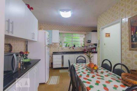 Casa à venda com 140m², 5 quartos e 3 vagas Casa à venda com 140m², 5 quartos e 3 vagasCozinha