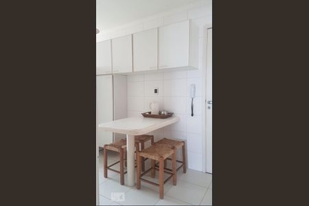 Apartamento à venda com 130m², 3 quartos e sem vagaCozinha