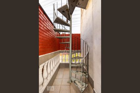 Casa à venda com 192m², 2 quartos e 1 vagaEscada