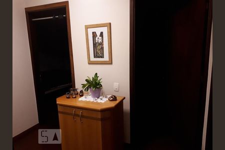 Apartamento para alugar com 196m², 4 quartos e 2 vagas Apartamento para alugar com 196m², 4 quartos e 2 vagasCorredor