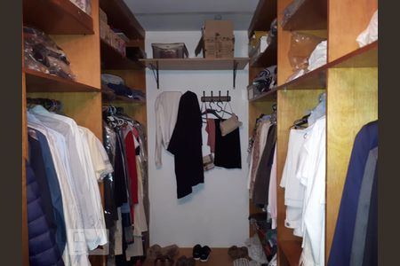 Apartamento para alugar com 196m², 4 quartos e 2 vagas Apartamento para alugar com 196m², 4 quartos e 2 vagasCloset