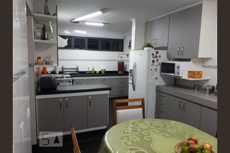Apartamento para alugar com 196m², 4 quartos e 2 vagas Apartamento para alugar com 196m², 4 quartos e 2 vagasCozinha - Armários