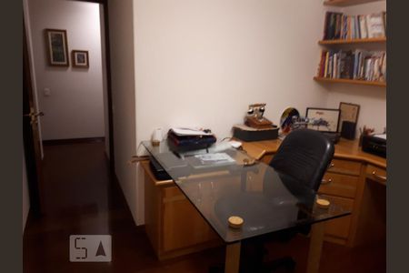 Apartamento para alugar com 196m², 4 quartos e 2 vagas Apartamento para alugar com 196m², 4 quartos e 2 vagasEscritório