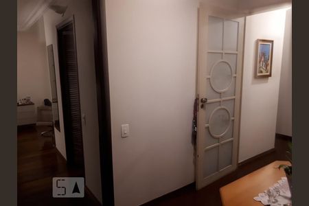 Apartamento para alugar com 196m², 4 quartos e 2 vagas Apartamento para alugar com 196m², 4 quartos e 2 vagasCorredor
