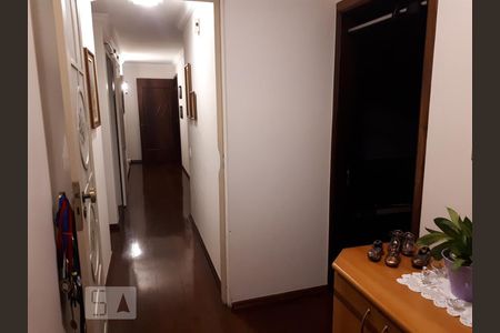 Apartamento para alugar com 196m², 4 quartos e 2 vagas Apartamento para alugar com 196m², 4 quartos e 2 vagasCorredor