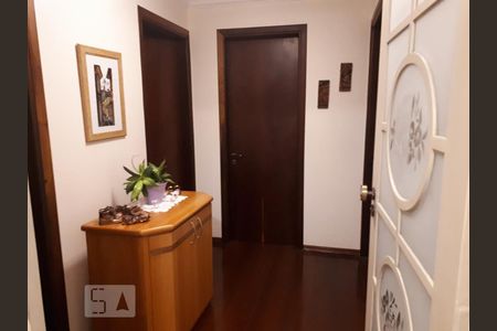 Apartamento para alugar com 196m², 4 quartos e 2 vagas Apartamento para alugar com 196m², 4 quartos e 2 vagasCorredor