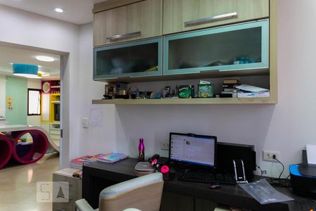 Apartamento à venda com 500m², 5 quartos e 4 vagas Apartamento à venda com 500m², 5 quartos e 4 vagasEscritório