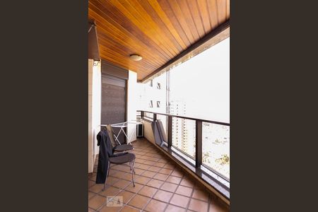 Apartamento à venda com 500m², 5 quartos e 4 vagas Apartamento à venda com 500m², 5 quartos e 4 vagasSacada da Suíte 2 e 3