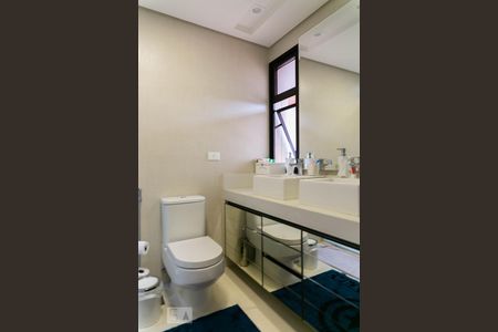 Apartamento à venda com 500m², 5 quartos e 4 vagas Apartamento à venda com 500m², 5 quartos e 4 vagasBanheiro da Suíte 1