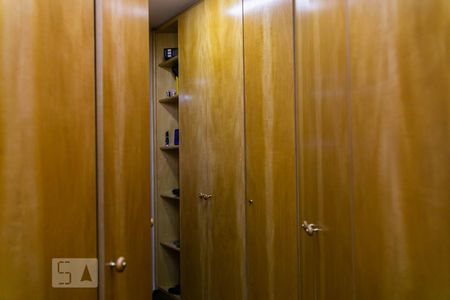 Apartamento à venda com 500m², 5 quartos e 4 vagas Apartamento à venda com 500m², 5 quartos e 4 vagasCloset dela