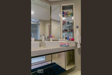 Apartamento à venda com 500m², 5 quartos e 4 vagas Apartamento à venda com 500m², 5 quartos e 4 vagasBanheiro da Suíte 1