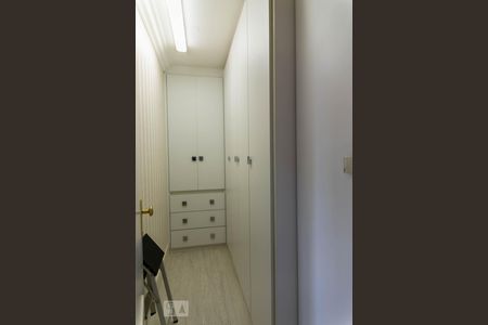 Apartamento à venda com 500m², 5 quartos e 4 vagas Apartamento à venda com 500m², 5 quartos e 4 vagasCloset da suíte 1