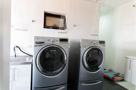 Apartamento à venda com 500m², 5 quartos e 4 vagas Apartamento à venda com 500m², 5 quartos e 4 vagasÁrea de Serviço