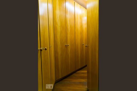 Apartamento à venda com 500m², 5 quartos e 4 vagas Apartamento à venda com 500m², 5 quartos e 4 vagasCloset dela