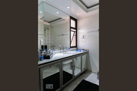 Apartamento à venda com 500m², 5 quartos e 4 vagas Apartamento à venda com 500m², 5 quartos e 4 vagasBanheiro da Suíte 2