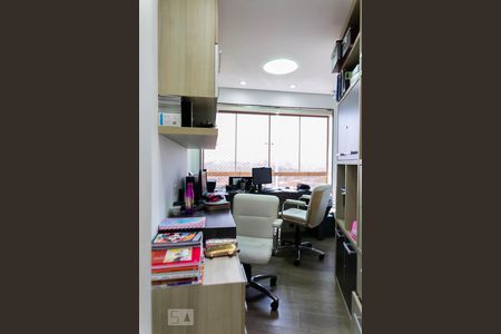 Apartamento à venda com 500m², 5 quartos e 4 vagas Apartamento à venda com 500m², 5 quartos e 4 vagasEscritório