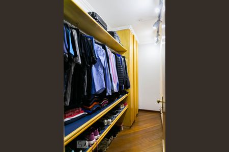 Apartamento à venda com 500m², 5 quartos e 4 vagas Apartamento à venda com 500m², 5 quartos e 4 vagasCloset da suíte 2
