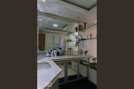 Apartamento à venda com 500m², 5 quartos e 4 vagas Apartamento à venda com 500m², 5 quartos e 4 vagasBanheiro da Suíte 4