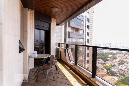 Apartamento à venda com 500m², 5 quartos e 4 vagas Apartamento à venda com 500m², 5 quartos e 4 vagasSacada da Suíte 1 e 4