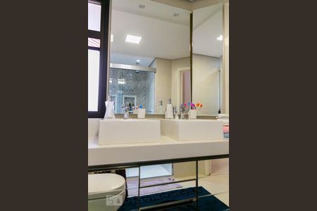 Apartamento à venda com 500m², 5 quartos e 4 vagas Apartamento à venda com 500m², 5 quartos e 4 vagasBanheiro da Suíte 1