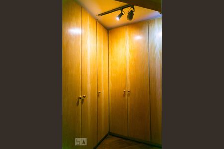 Apartamento à venda com 500m², 5 quartos e 4 vagas Apartamento à venda com 500m², 5 quartos e 4 vagasCloset dele