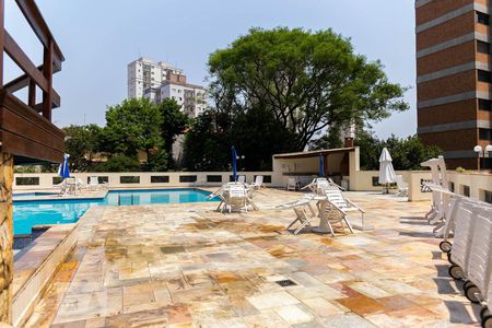 Apartamento à venda com 500m², 5 quartos e 4 vagas Apartamento à venda com 500m², 5 quartos e 4 vagasÁrea comum - Piscina