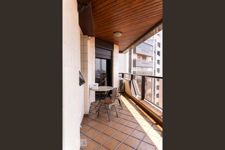 Apartamento à venda com 500m², 5 quartos e 4 vagas Apartamento à venda com 500m², 5 quartos e 4 vagasSacada da Suíte 1 e 4