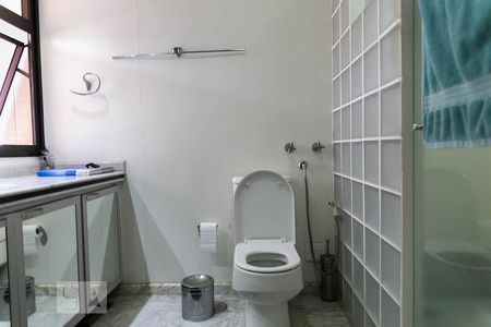 Apartamento à venda com 500m², 5 quartos e 4 vagas Apartamento à venda com 500m², 5 quartos e 4 vagasBanheiro da Suíte 2