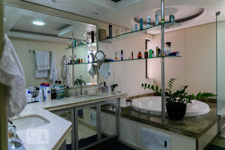 Apartamento à venda com 500m², 5 quartos e 4 vagas Apartamento à venda com 500m², 5 quartos e 4 vagasBanheiro da Suíte 4