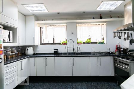 Apartamento à venda com 500m², 5 quartos e 4 vagas Apartamento à venda com 500m², 5 quartos e 4 vagasCozinha