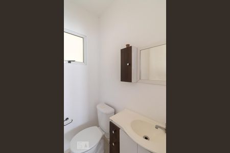 Casa de condomínio para alugar com 61m², 2 quartos e 1 vaga Casa de condomínio para alugar com 61m², 2 quartos e 1 vagaBanheiro 2