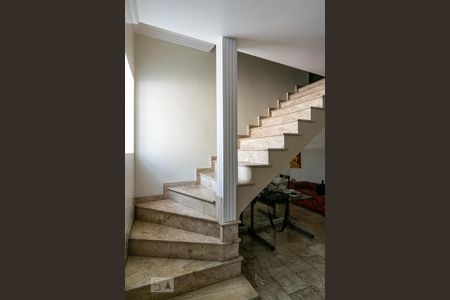 Escadas de casa à venda com 3 quartos, 330m² em Centro, São Caetano do Sul