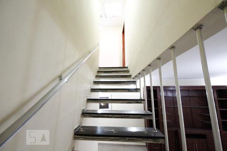 Escada de casa à venda com 3 quartos, 150m² em Parque Imperial, São Paulo
