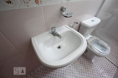 Casa à venda com 150m², 3 quartos e 2 vagasBanheiro