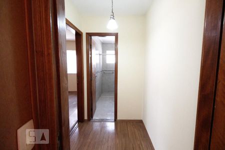 Corredor de casa à venda com 3 quartos, 150m² em Parque Imperial, São Paulo