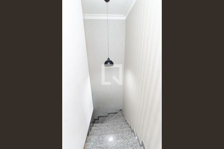 Casa à venda com 200m², 3 quartos e 6 vagasEscada 