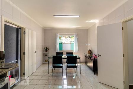 Casa à venda com 200m², 3 quartos e 6 vagasCozinha