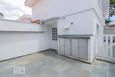 Casa à venda com 150m², 3 quartos e 2 vagas Casa à venda com 150m², 3 quartos e 2 vagasQuintal