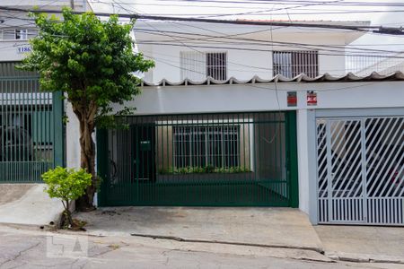Casa à venda com 150m², 3 quartos e 2 vagas Casa à venda com 150m², 3 quartos e 2 vagasFachada