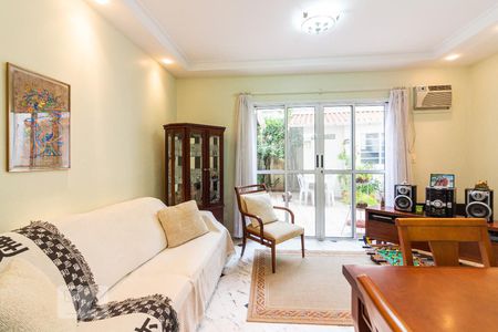 Sala de casa de condomínio à venda com 3 quartos, 166m² em Caxingui, São Paulo