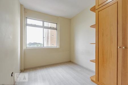 1º Dormitório de apartamento para alugar com 3 quartos, 60m² em Bacacheri, Curitiba