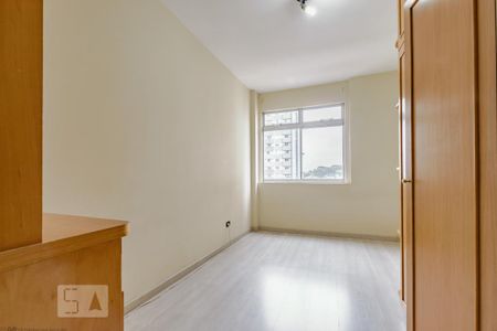 1º Dormitório de apartamento para alugar com 3 quartos, 60m² em Bacacheri, Curitiba
