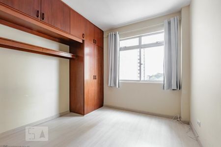 2º Dormitório de apartamento para alugar com 3 quartos, 60m² em Bacacheri, Curitiba