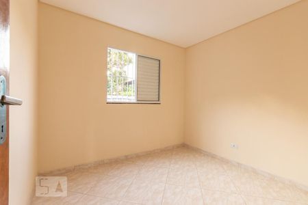 Quarto 2 de casa para alugar com 2 quartos, 45m² em Jardim das Camélias, São Paulo